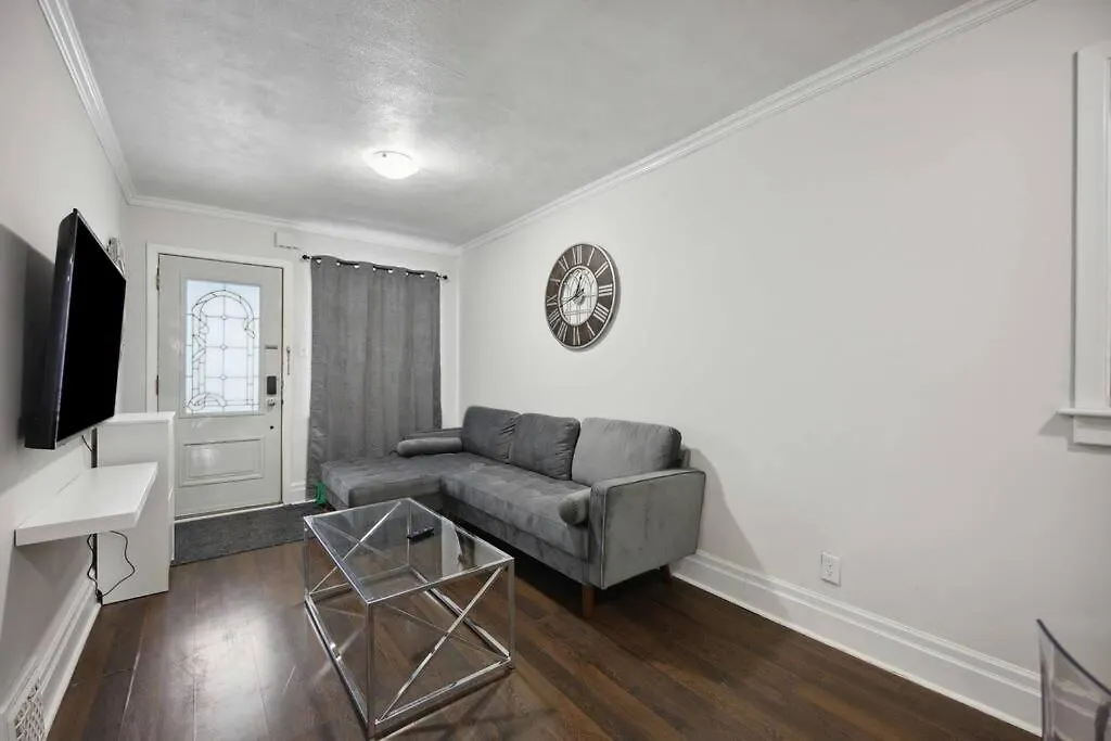 Lovely Bungalow In Briar-Hill Toronto Appartement