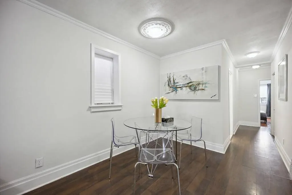 Lovely Bungalow In Briar-Hill Toronto Appartement